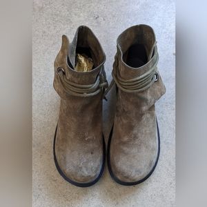 Dr Martin Shelby High Tie Chukka Ankle Bootie Pull On Green Suede Womens Size 8